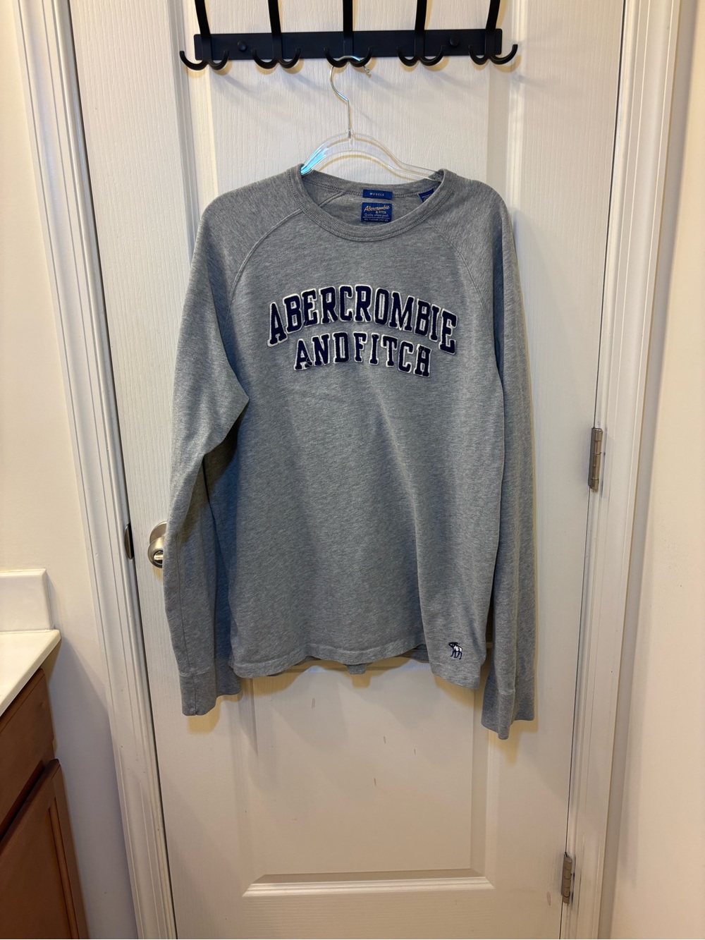 Vintage Abercrombie & Fitch Mens XXL Gray Muscle Fit Spellout Sweatshirt